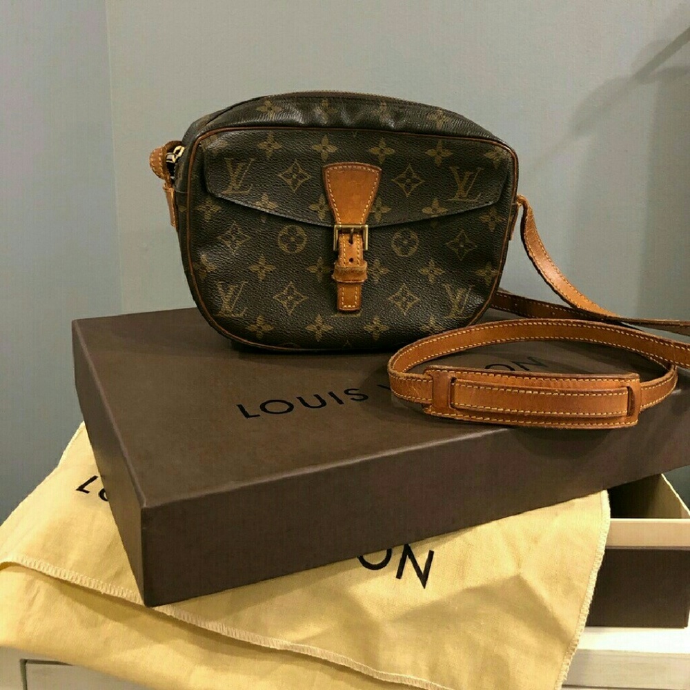 Louis Vuitton cross bag weekend sales are final